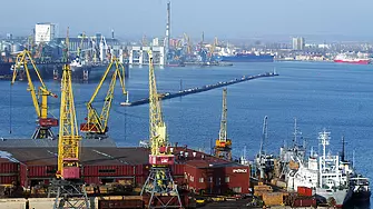Над 50 чуждестранни плавателни съда остават блокирани в шест украински пристанища