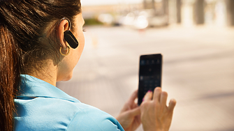 Японската компания Shiftall представи изключително странна версия на Bluetooth слушалки