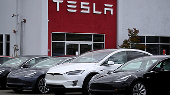 Главният изпълнителен директор на Tesla Илън Мъск постави младата си