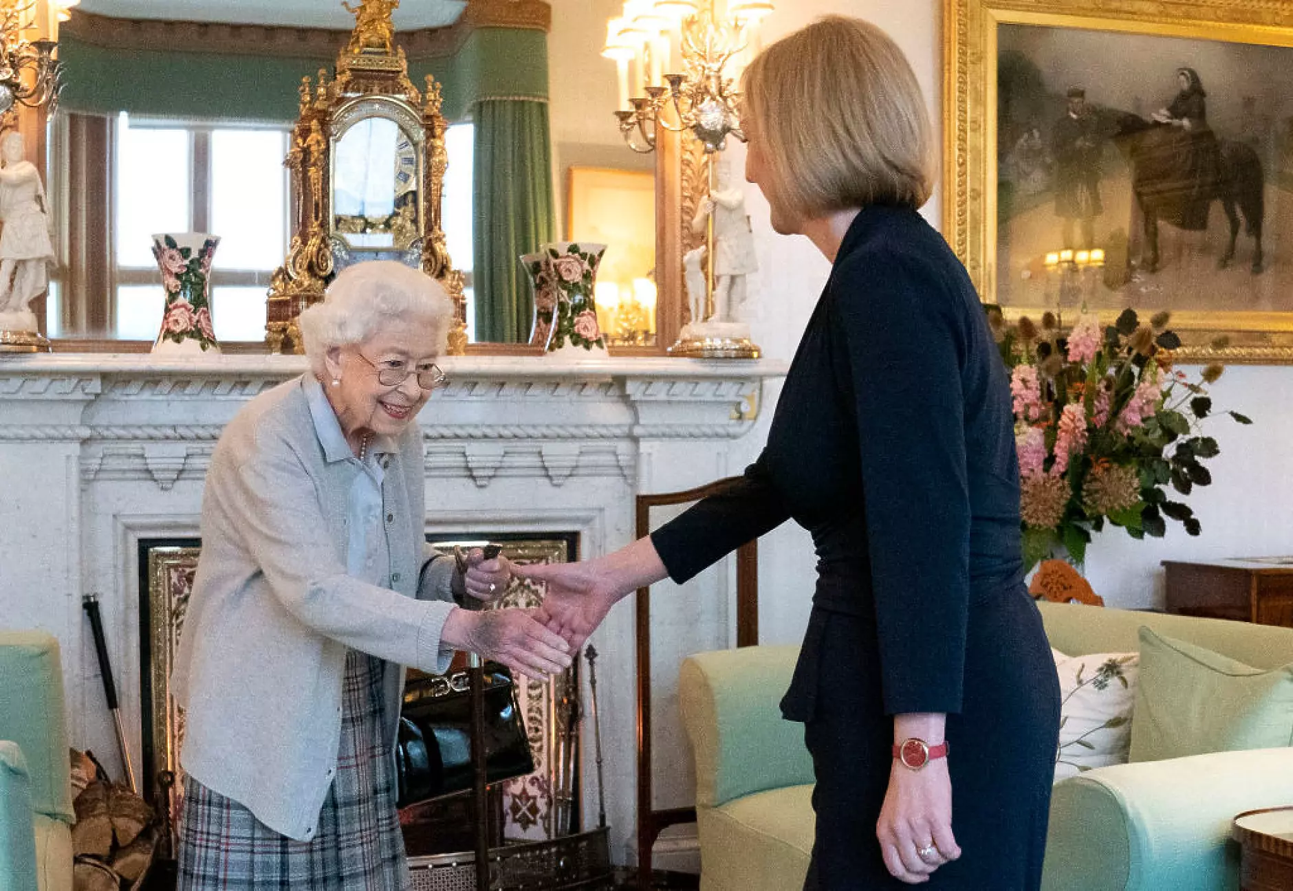 Кралица Елизабет II назначи Лиз Тръс за министър-председател на Обединеното кралство