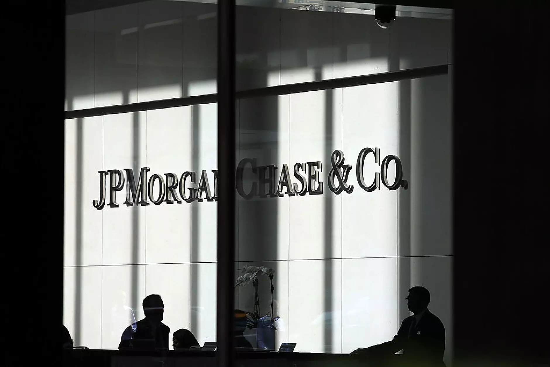 Германски следователи претърсиха офиси на JPMorgan Chase & Co. във Франкфурт