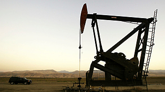 Цените на петрола се понижиха с повече от 1 долар