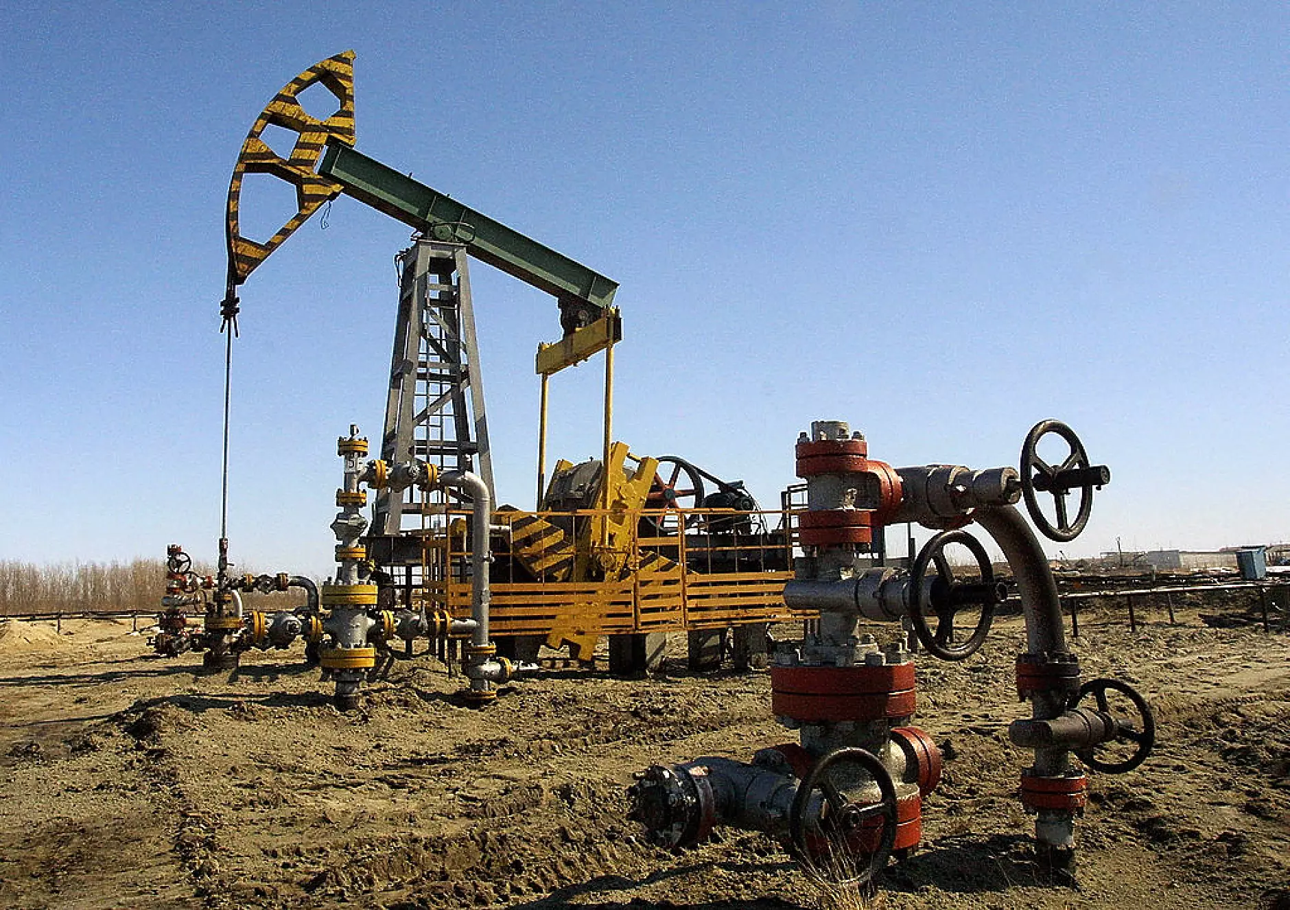 Приходите от петрол на Русия паднаха през август до най-ниското ниво от март