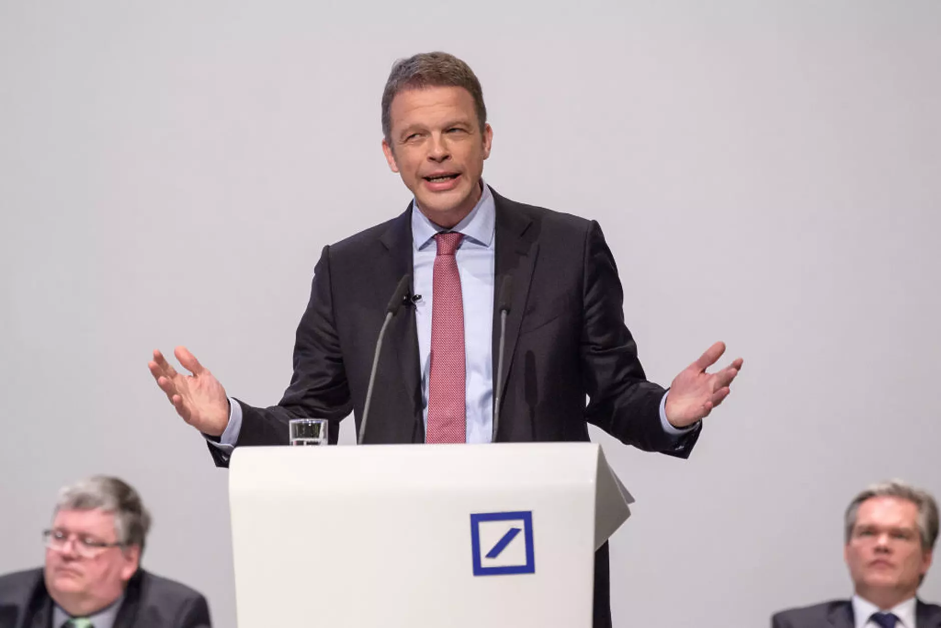 Рецесията в Германия е неизбежна, предупреди шефът на Deutsche Bank