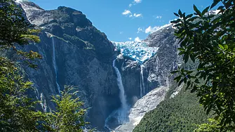 Част от планински ледник в Патагония се срути 