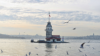 Един от символите на Истанбул – Момината кула Кız Kulesi
