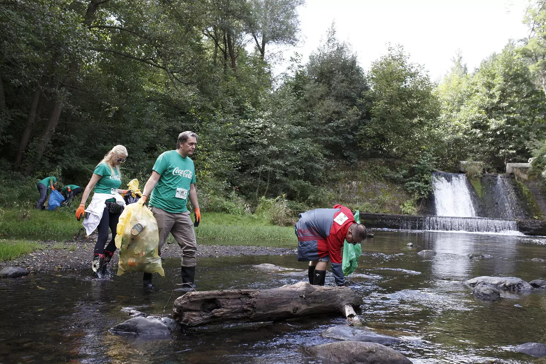 Доброволци почистиха 10 градове по инициативата „Моят зелен град”