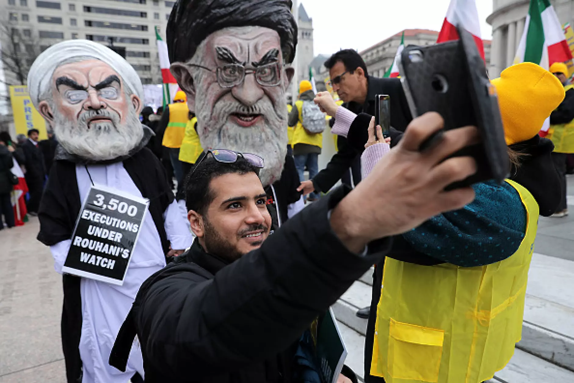 Върховният лидер на Иран проговори след седмица мълчание и обвини САЩ и Израел за протестите