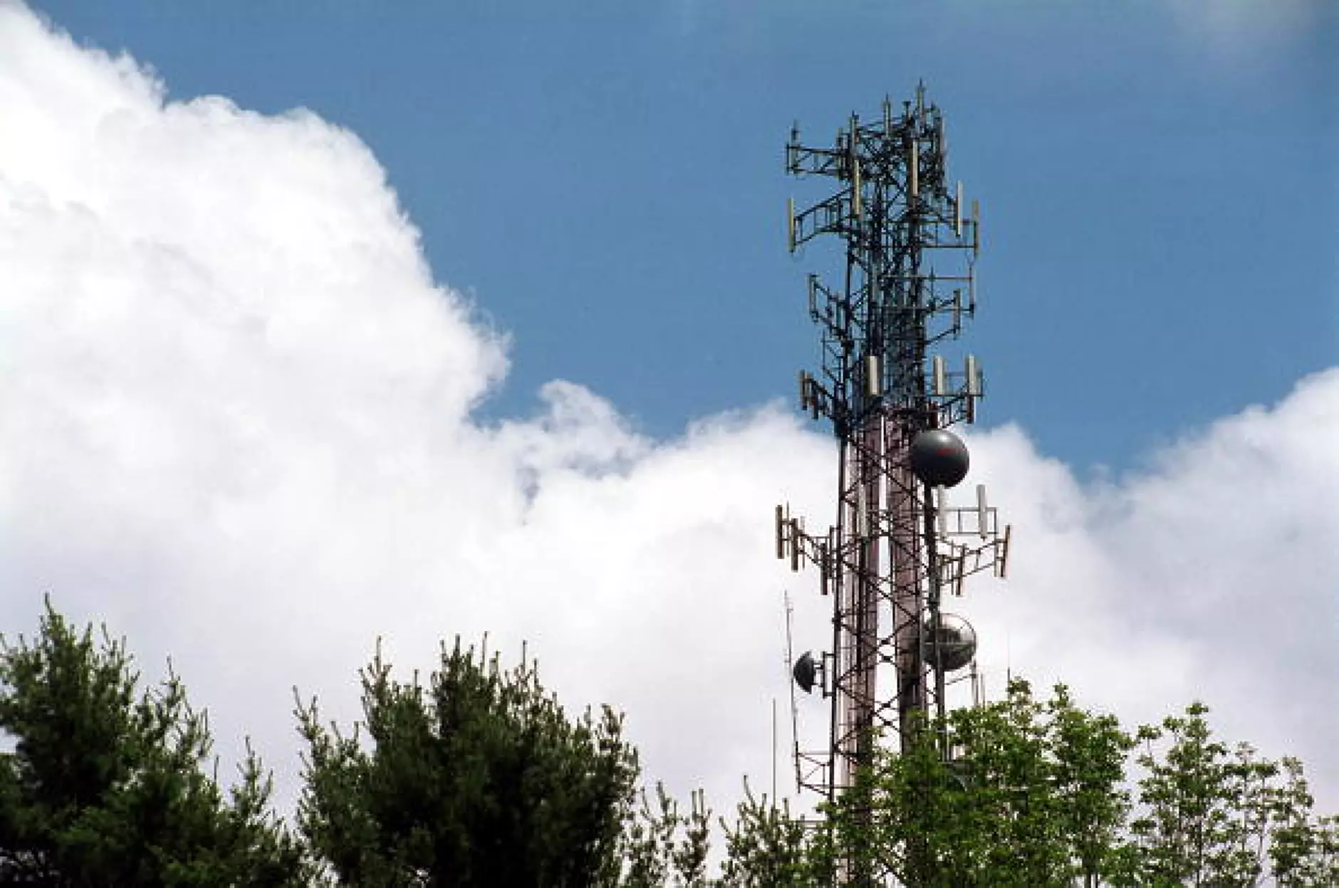 Телекомите в тревога - кризата за ток застрашава и мобилните комуникации