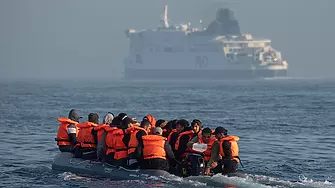 Гърция предупреждава за струпване на мигранти на границата с Турция