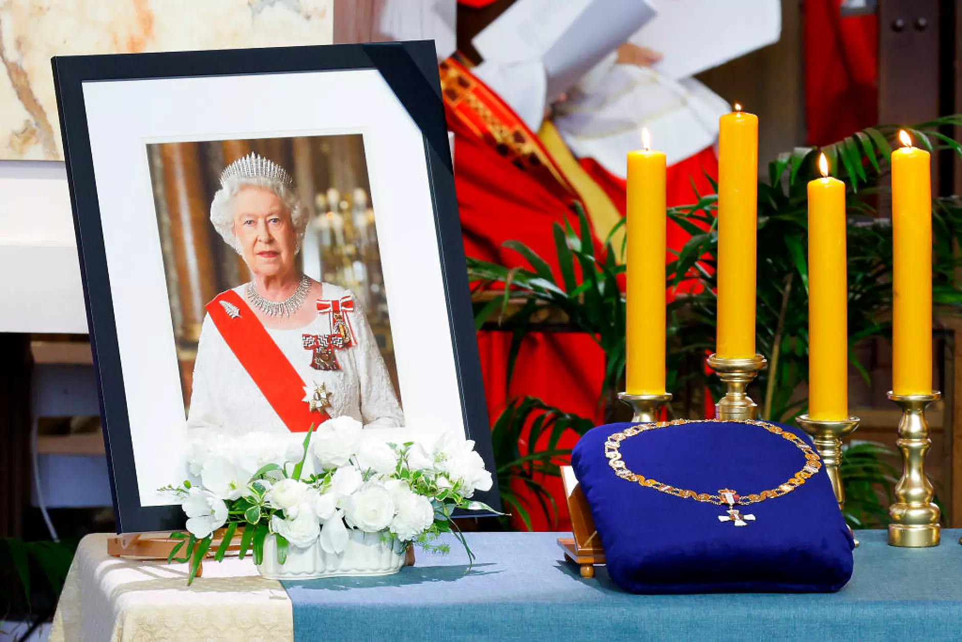 Кралица Елизабет Втора е починала от старост