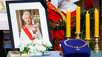Кралица Елизабет Втора е починала от старост Това стана ясно
