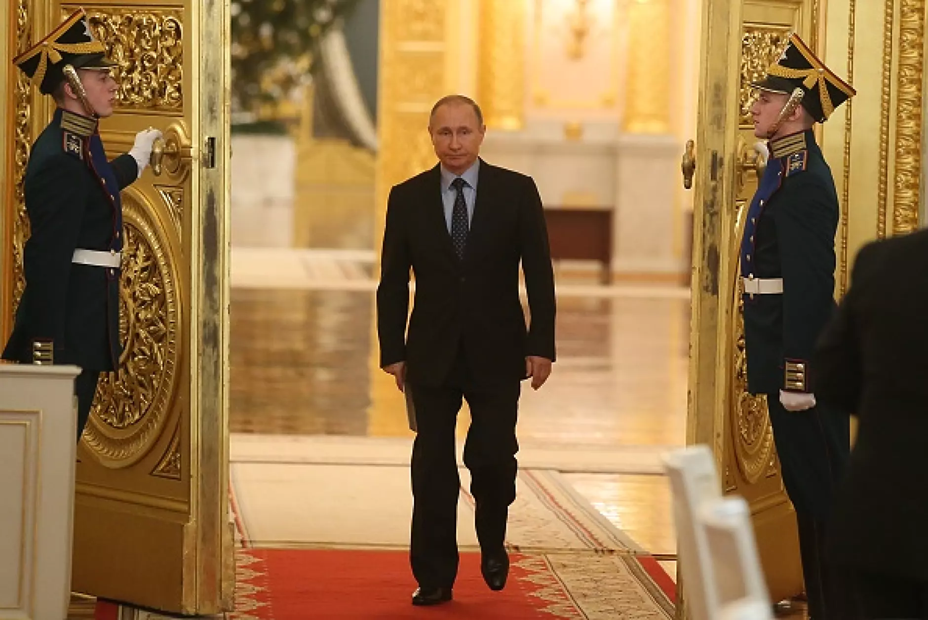 Кремъл стяга церемония за анексирането на отцепените с референдуми области   