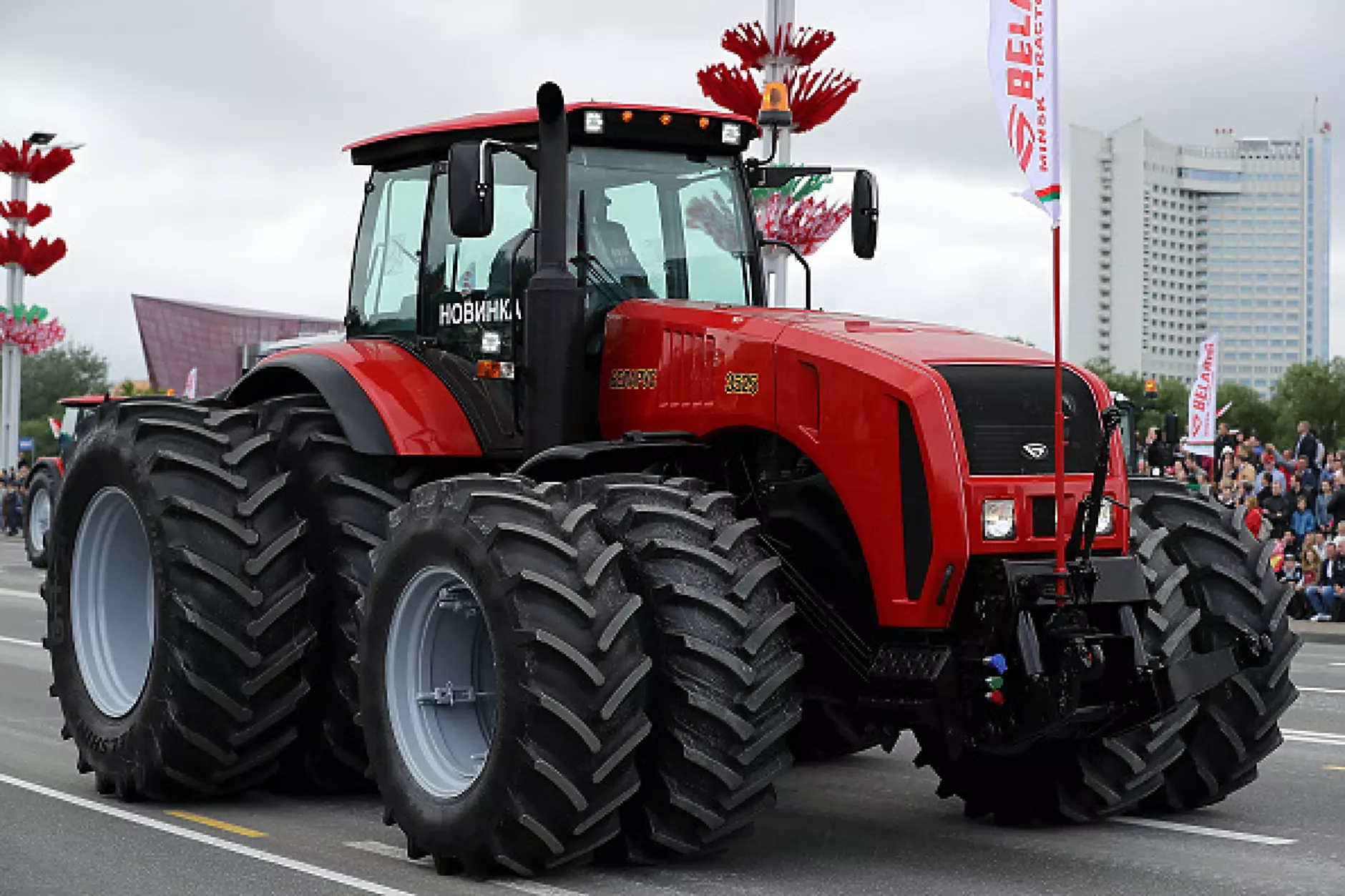 Лукашенко подари трактор на Путин 