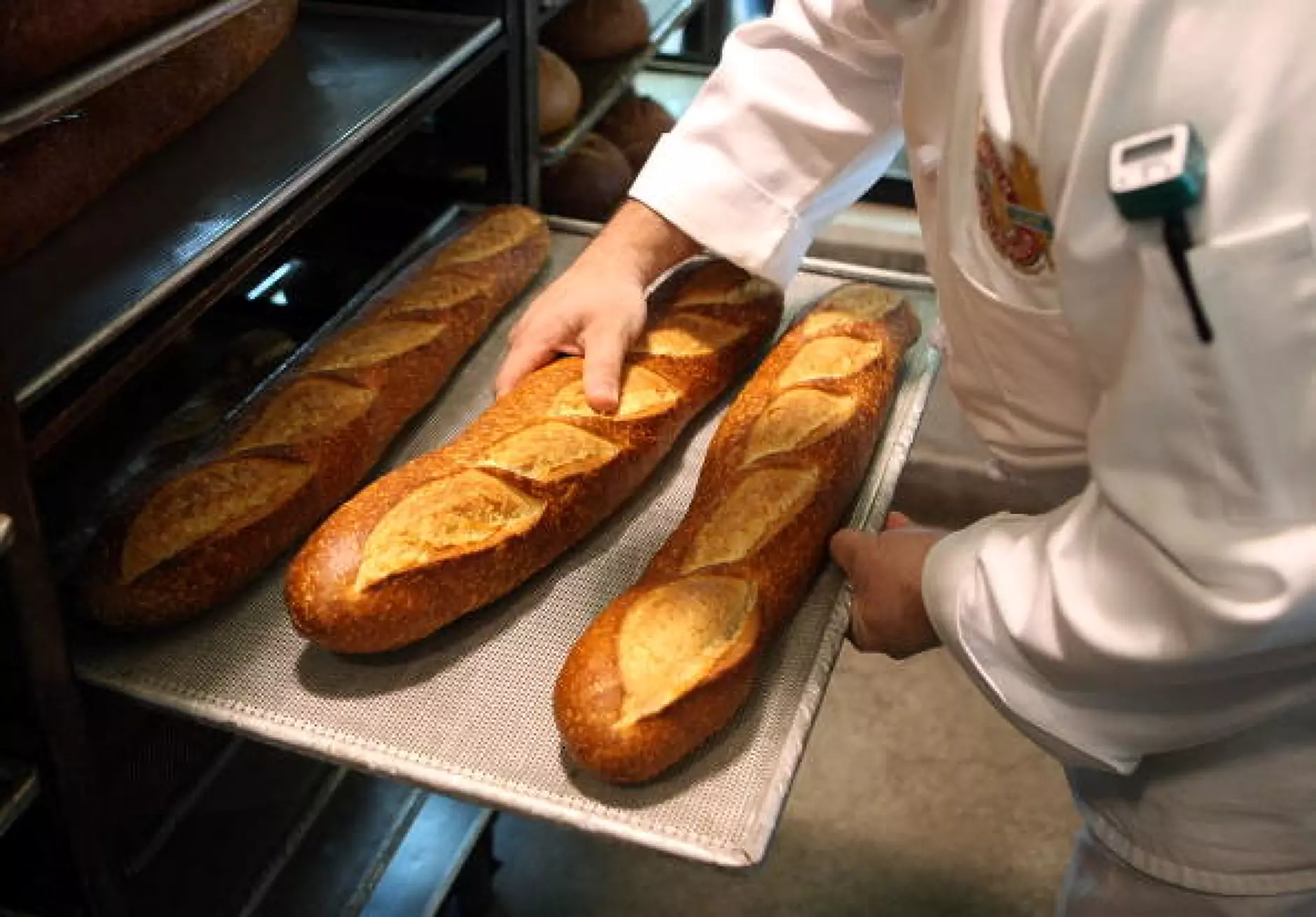 Хлябът в България поскъпнал с 30% за година