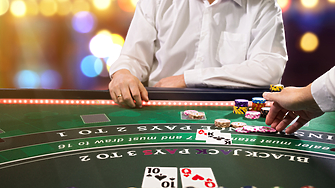 Играта на покер е едно от най интригуващите занимания с карти