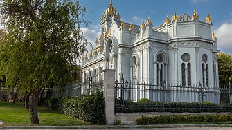Българската църква Свети Стефан в Истанбул по известна като Желязната