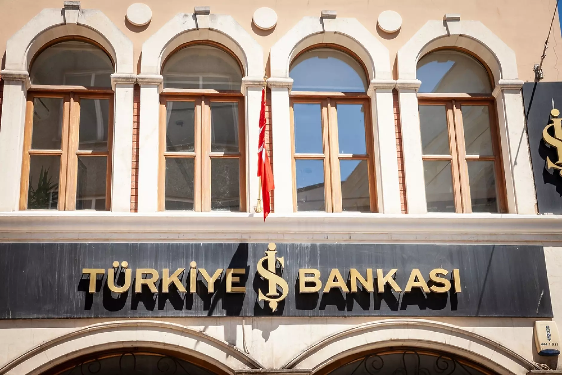 Най-голямата турска банка се оттегли от руската платежна система Mir