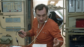 Космонавтът Валерий Поляков поставил рекорд за най дълъг полет в космоса