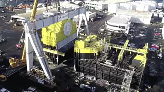 Гигантски генератор  преобразува енергията на вълните в електричество