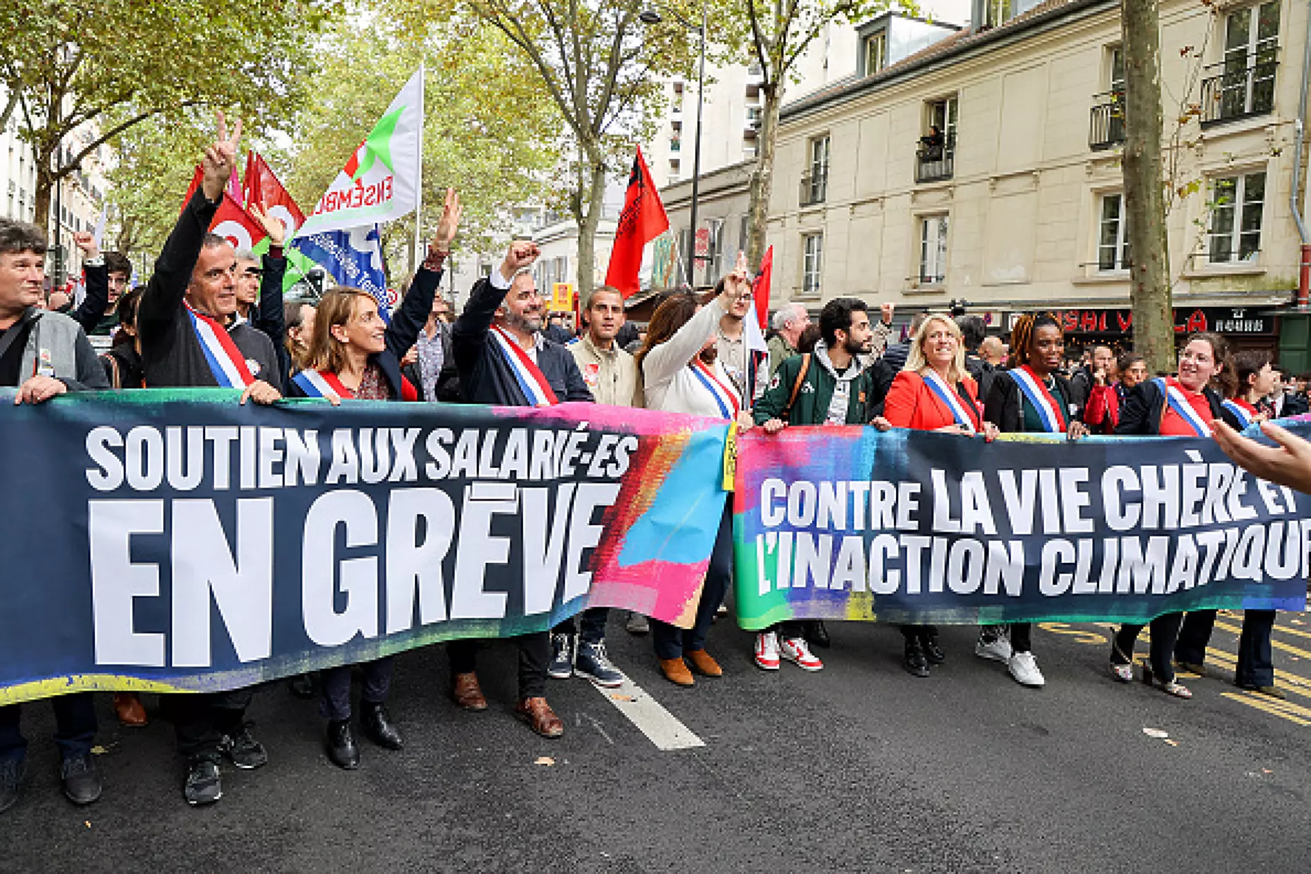Стачката във Франция се разраства, засегнати са вече част от влаковете и училищата 