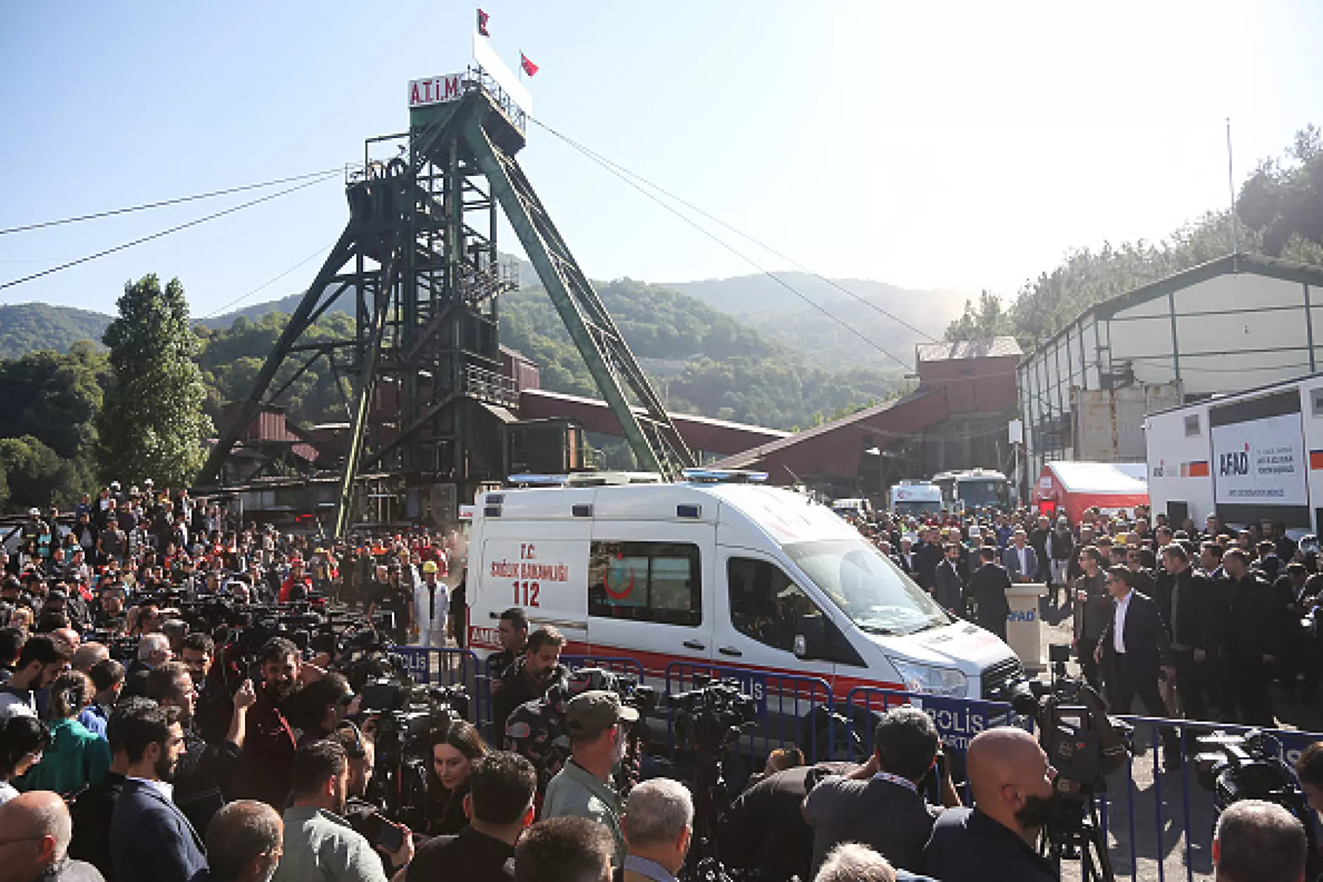 Анкара плаща по 75 000 евро на  семействата на загиналите работници в мината в Амасра