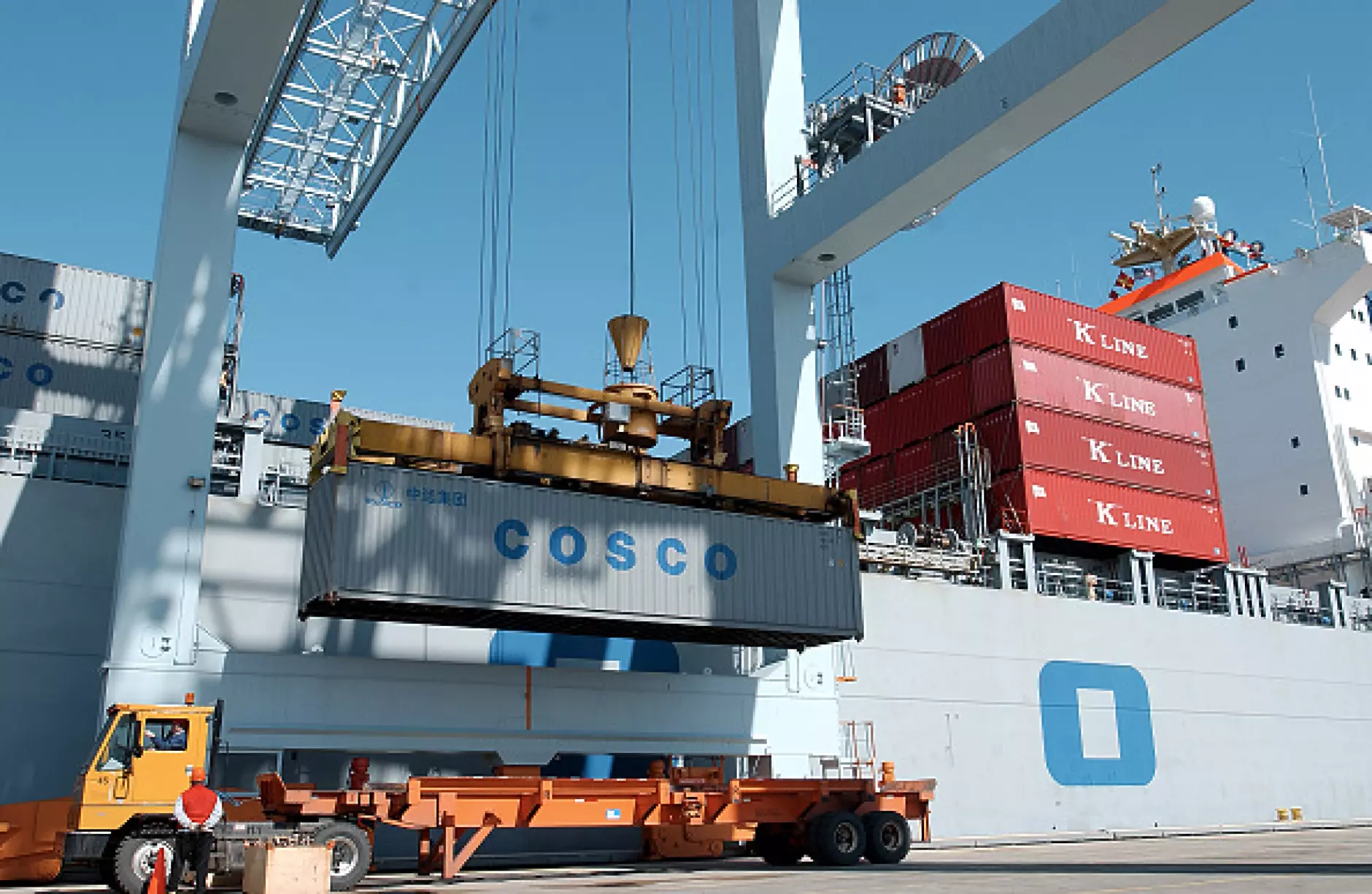 Китайската Cosco може да придобие 25% дял в терминал на пристанището в Хамбург