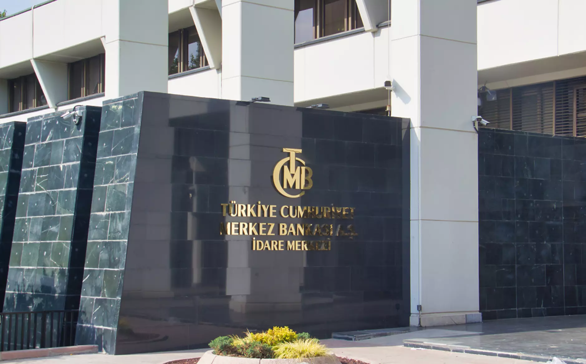 Турската централна банка пак намалява лихвите след призив на Ердоган