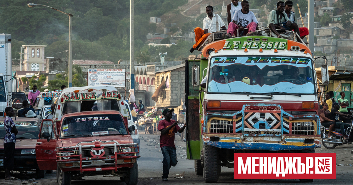 Военни самолети на САЩ и Канада доставиха вчера тактически и