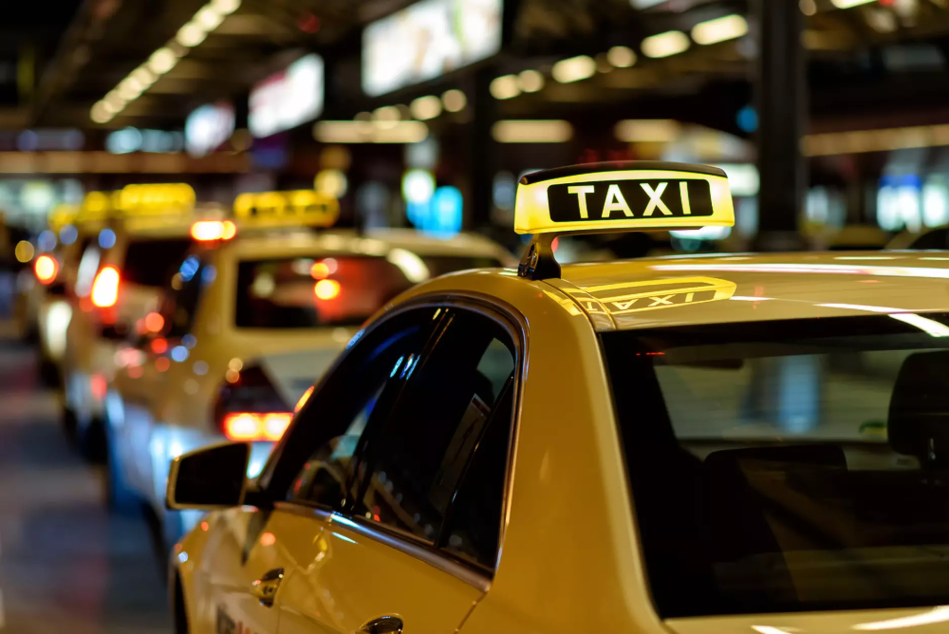 Пореден скок на цените на такситата в София от 1 януари
