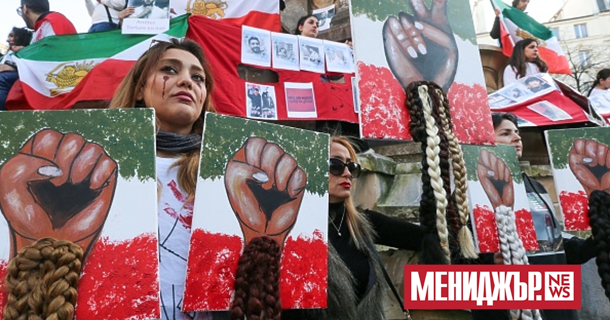 Трима антиправителствени протестиращи от Техеран бяха осъдени на смърт по