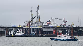 Германия завърши изграждането на първия си плаващ терминал за втечнен природен газ