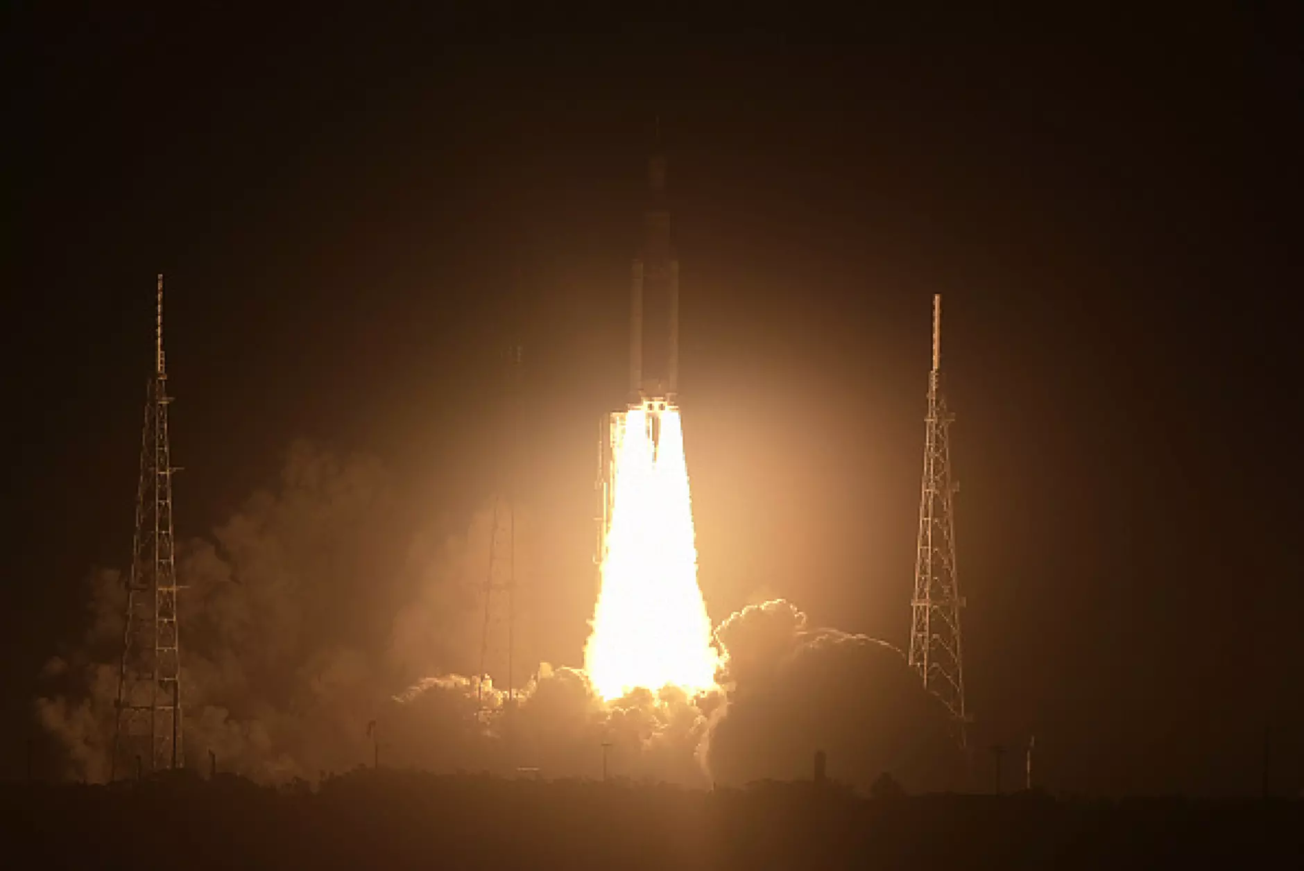 НАСА изстреля успешно от трети опит най-мощната ракета „Артемида 1“ към Луната