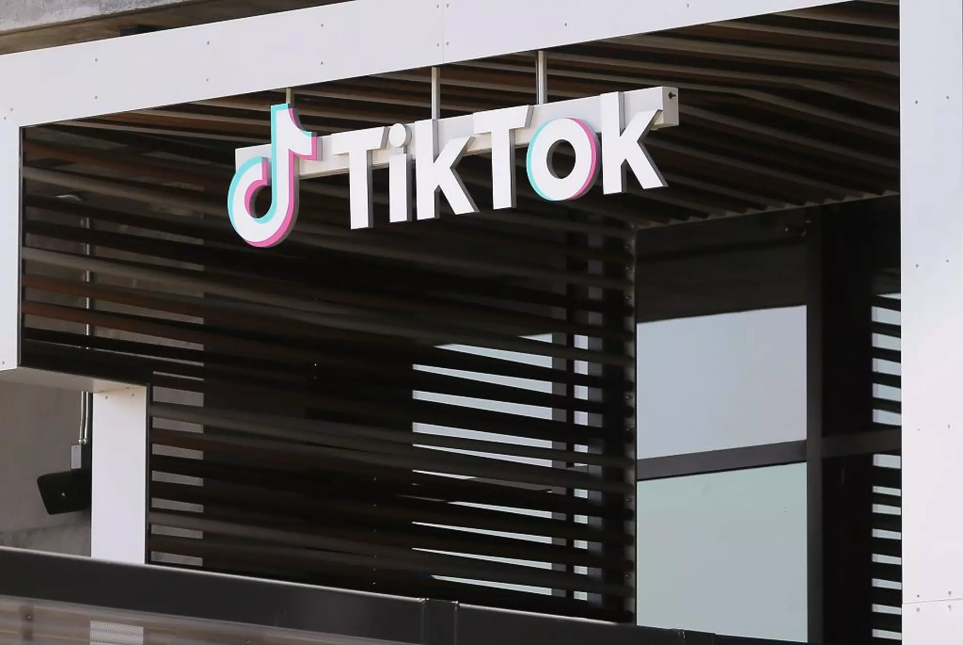 Китайски служители на TikTok имат достъп до лични данни на европейски потребители