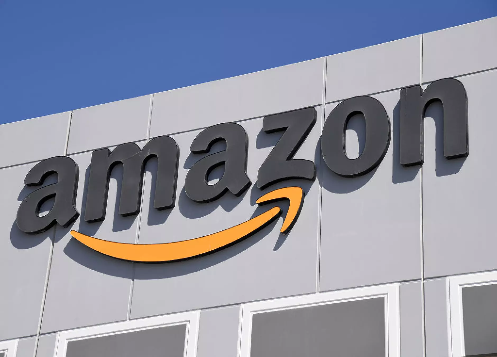 Amazon изпадна от клуба на компаниите с пазарна капитализация от 1 трлн. долара
