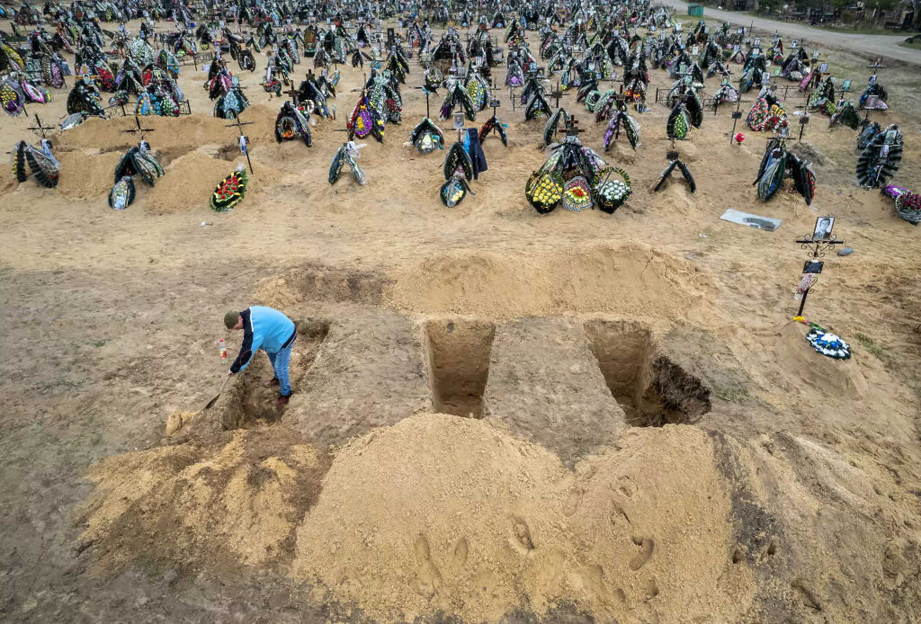 Сателитни снимки свидетелстват за ново масово гробище край Мариупол 
