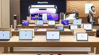Спадът на продажбите на iPhone в Китай може да е знак за по-големи проблеми за Apple