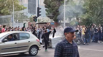 Иранските власти предупредиха протестиращите да прекратят демонстрациите