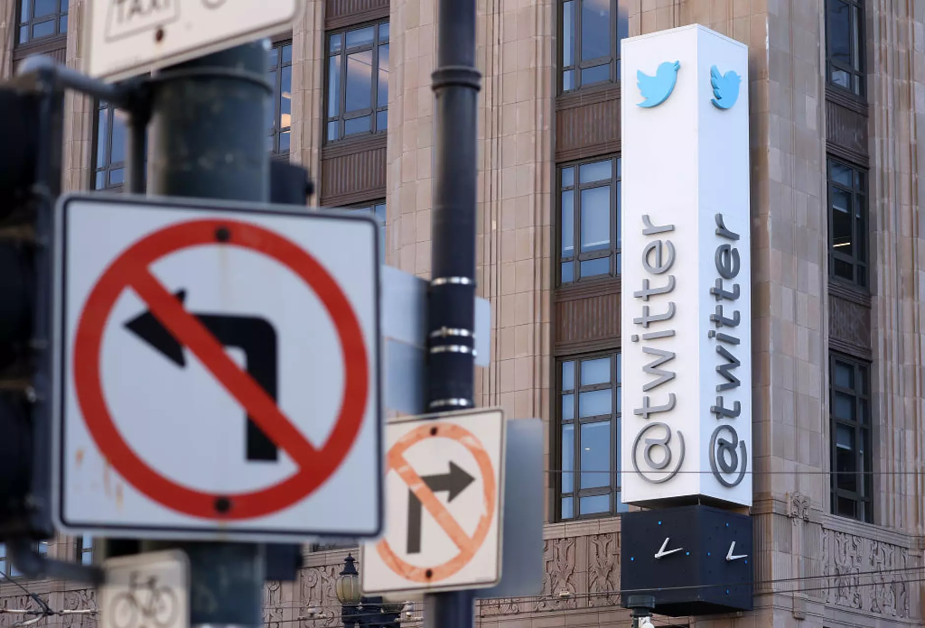 Мъск се готви да освободи половината от персонала в Twitter