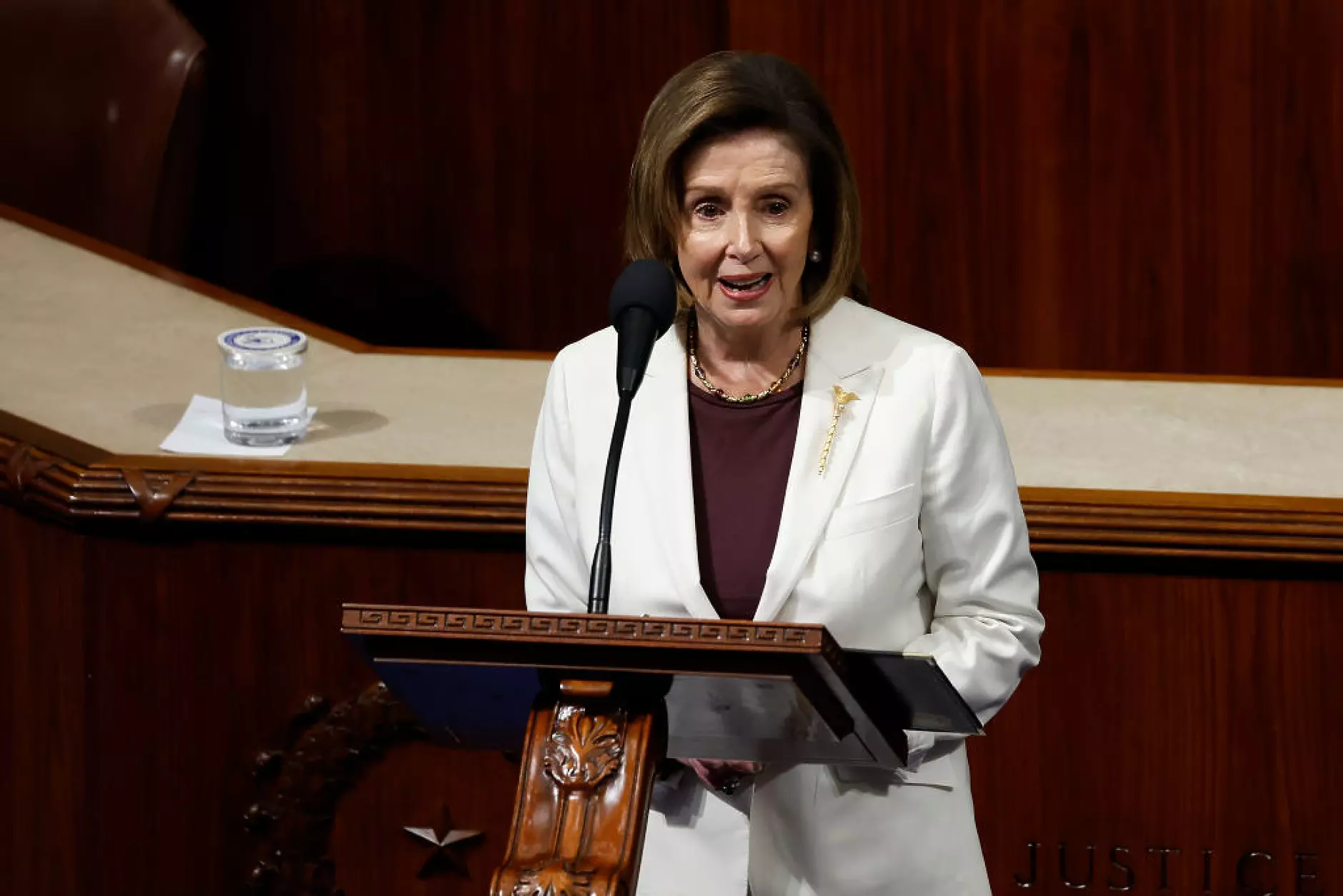 Нанси Пелоси се оттегля като лидер на демократите в Камарата на представителите на САЩ