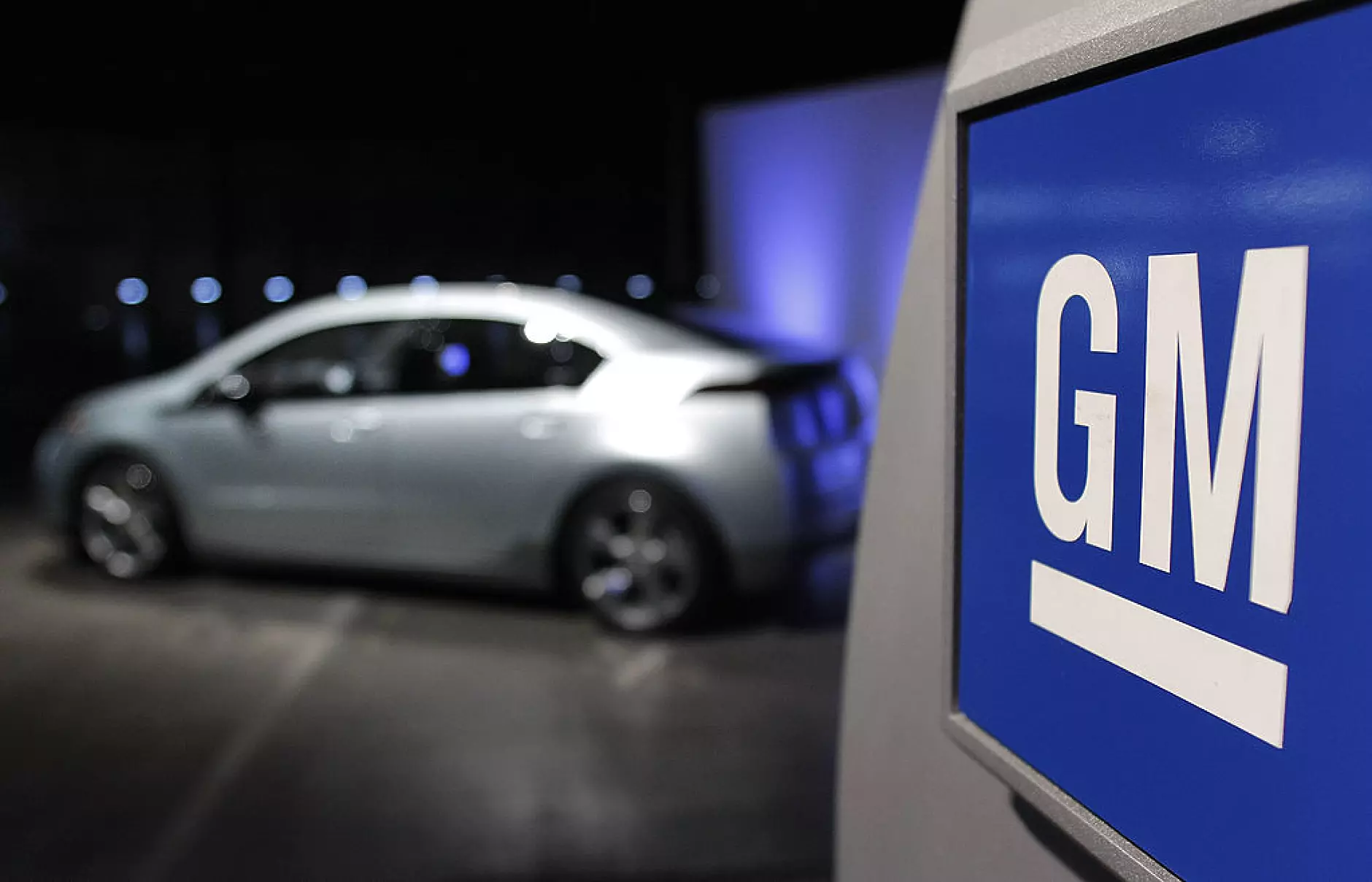 General Motors временно спря платените реклами в Twitter след придобиването на социалната мрежа от Мъск