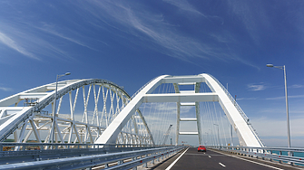 Взривеният Керченски мост ще бъде отворен изцяло не по рано