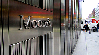 Международната кредитна агенция Moody s понижи кредитния си рейтинг за Twitter