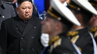 Севернокорейският лидер Ким Чен ун инспектира вчера изпитанието на новата междуконтинентална