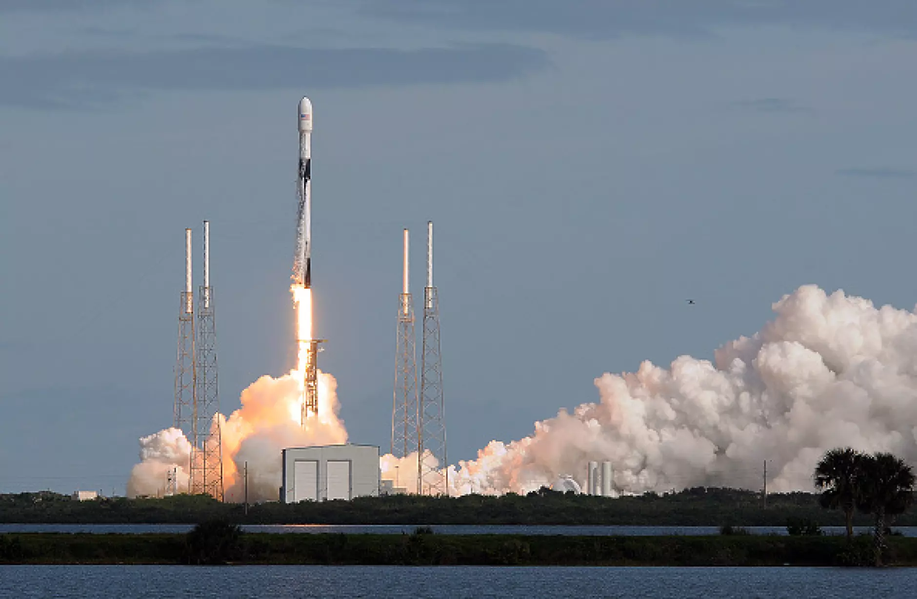 SpaceX получи разрешение да изстреля 7500 сателита за интернет услугата Starlink