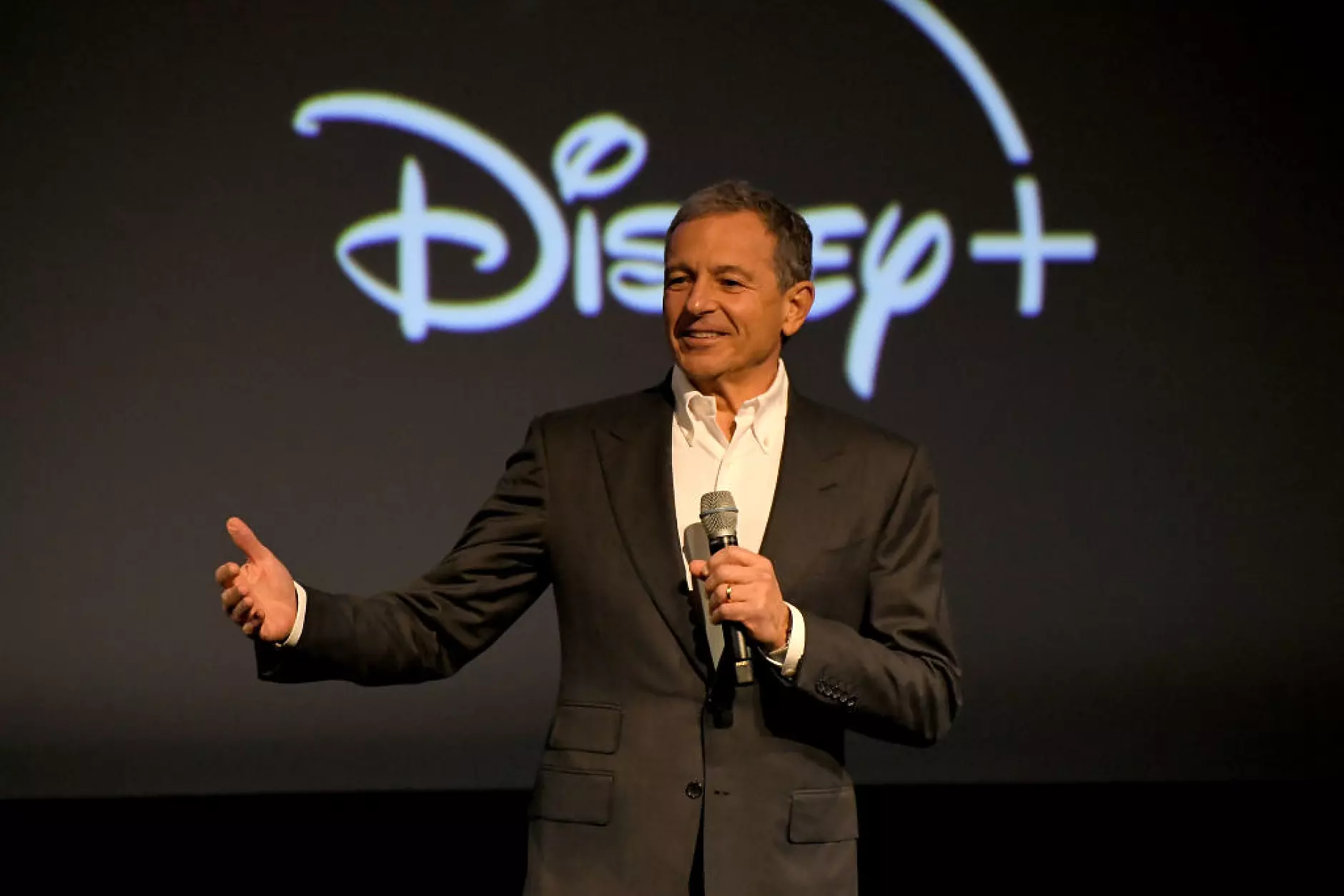  Боб Айгър се завръща начело на Disney