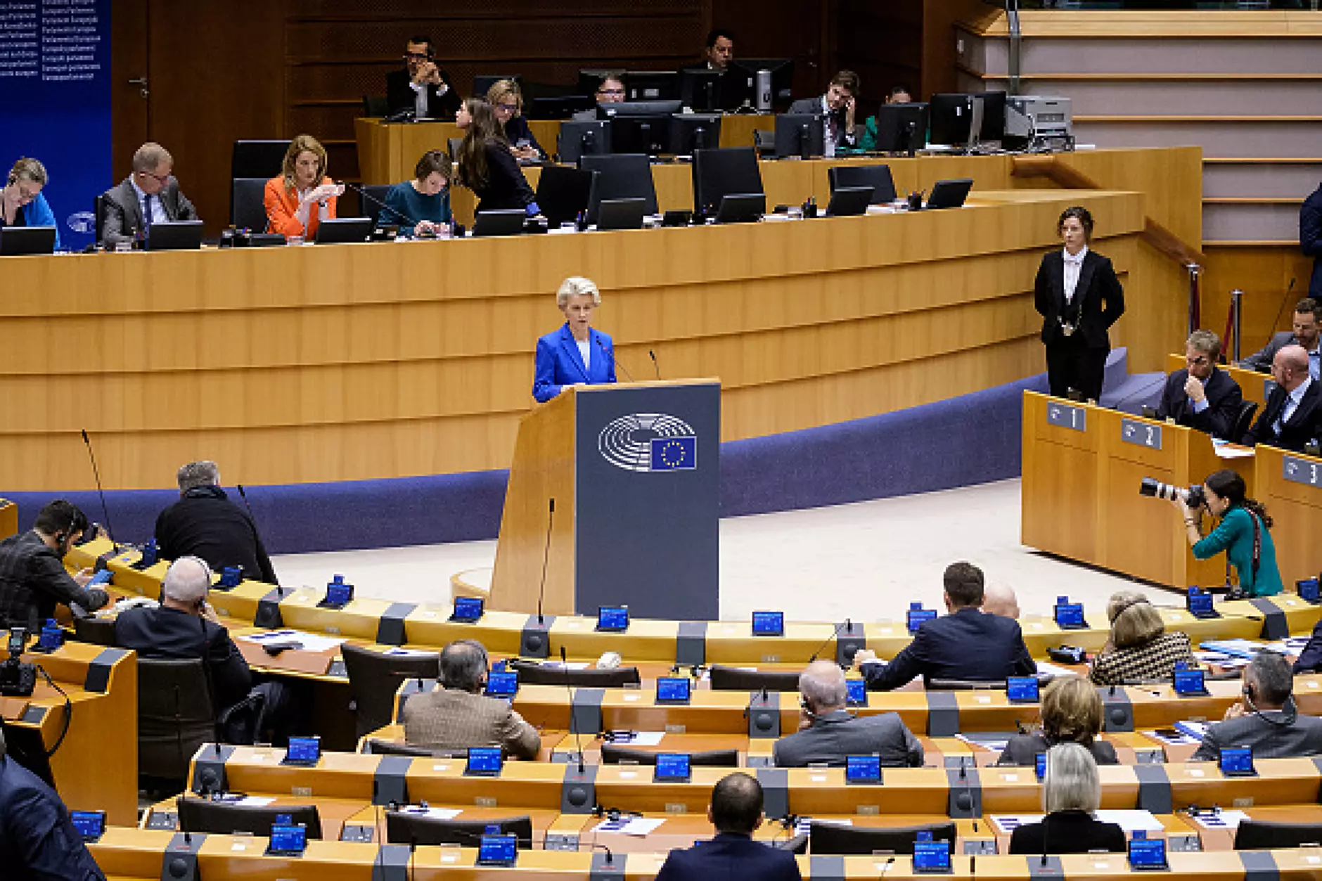 Европарламентът настоява ЕС да замрази финансирането за Унгария