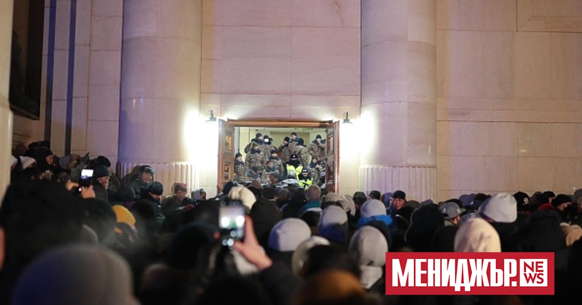 Протестиращи нахлуха в сградата на правителството в столицата на Монголия