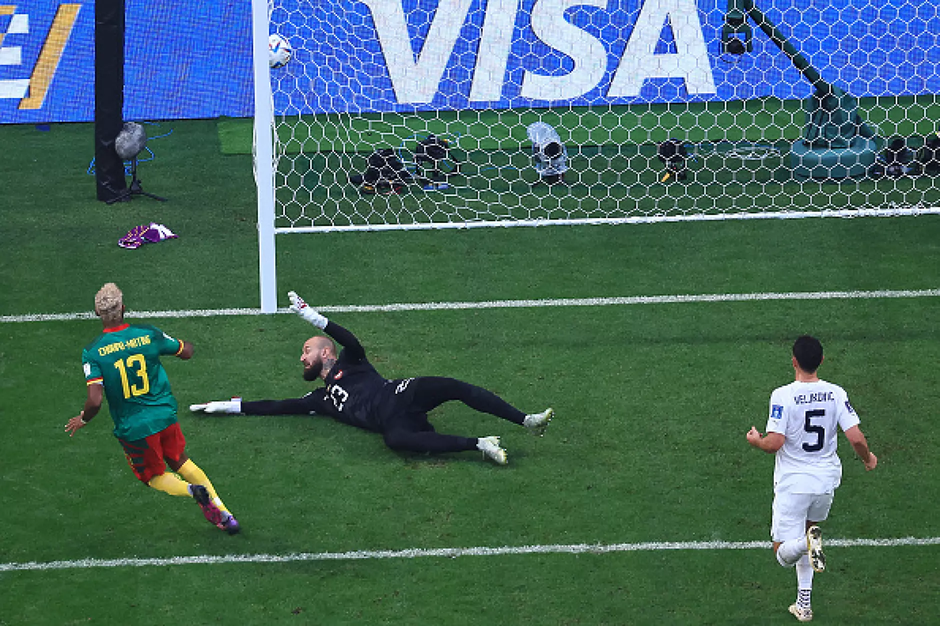 Камерун и Сърбия направиха зрелищно равенство с общо 6 гола