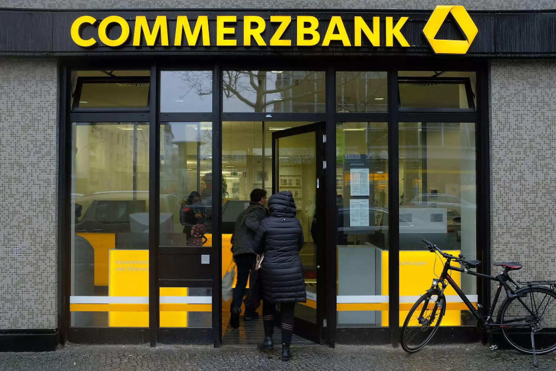 Шефът на Commerzbank: Готвим се за лека рецесия, не за катастрофа